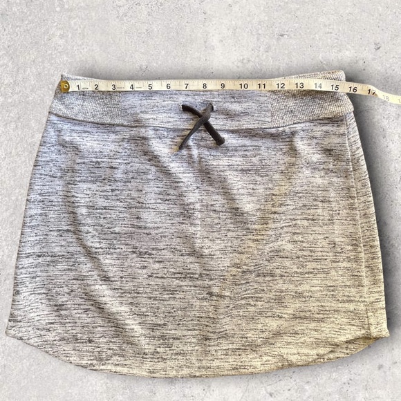 ATHLETA Gray Downplay Skirt, Size Medium - Picture 3 of 8